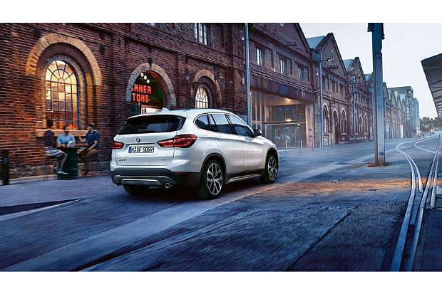 BMW X1 Driving Shot image