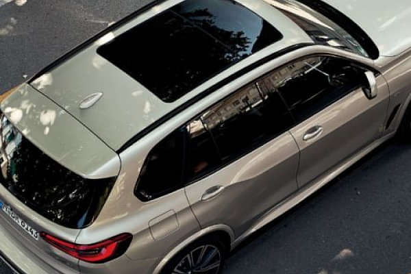 BMW X5 Cornering Shot image