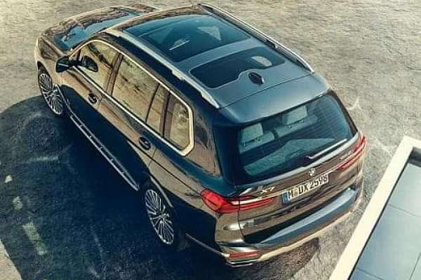 BMW X7 Cornering Shot image