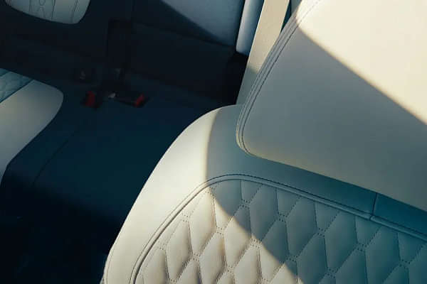 BMW X7 Front Seat image