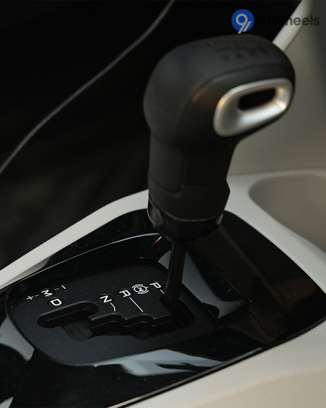 Dashboard & Front Cabin - 12