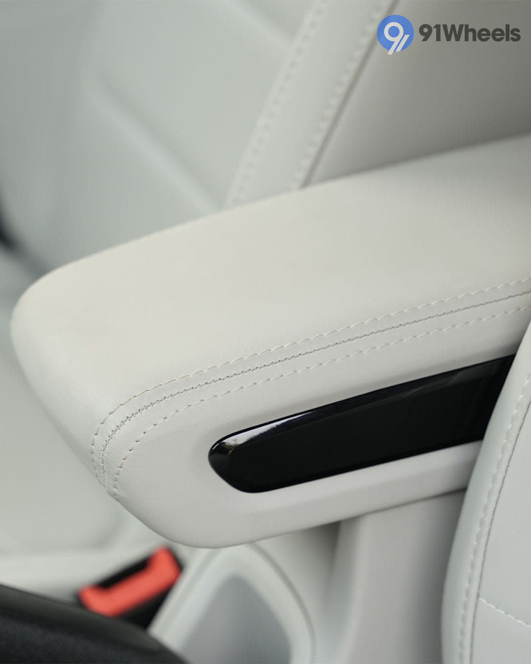 Dashboard & Front Cabin - 10