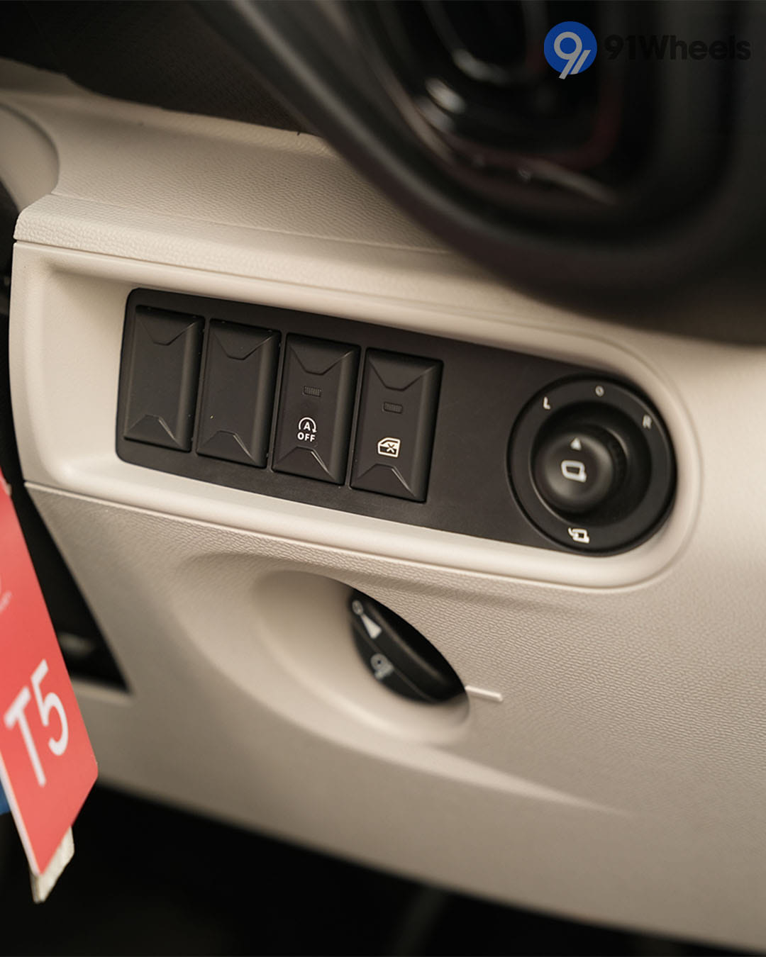 Dashboard & Front Cabin - 9