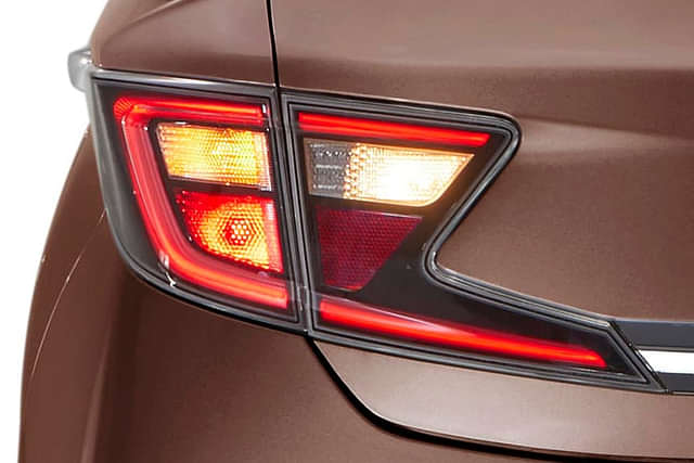 Hyundai Aura Tail Light image