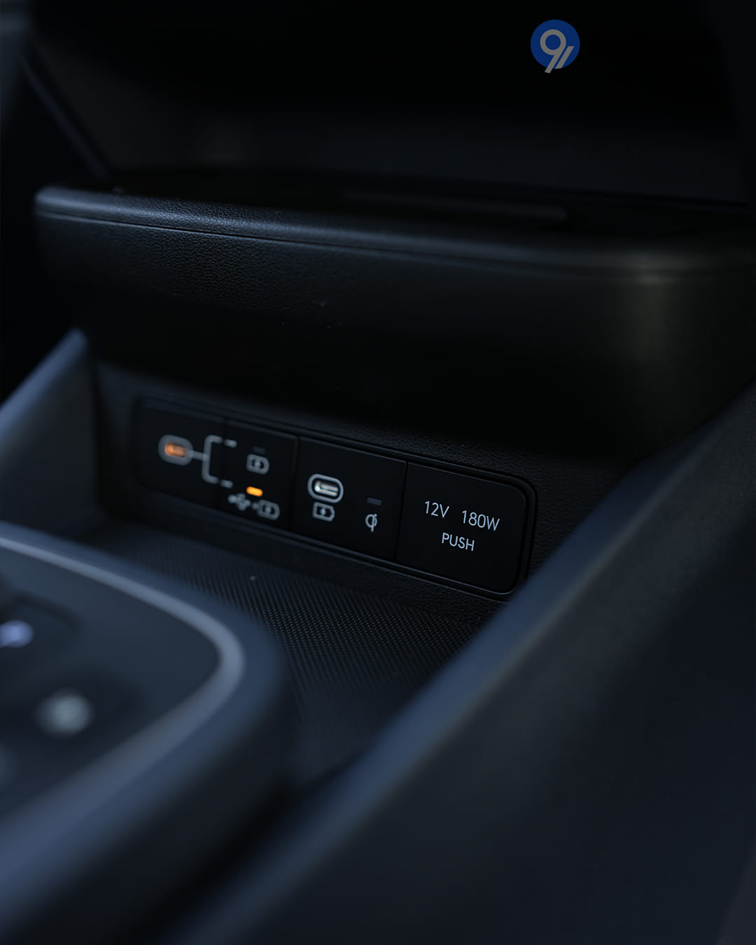 Dashboard & Front Cabin - 14