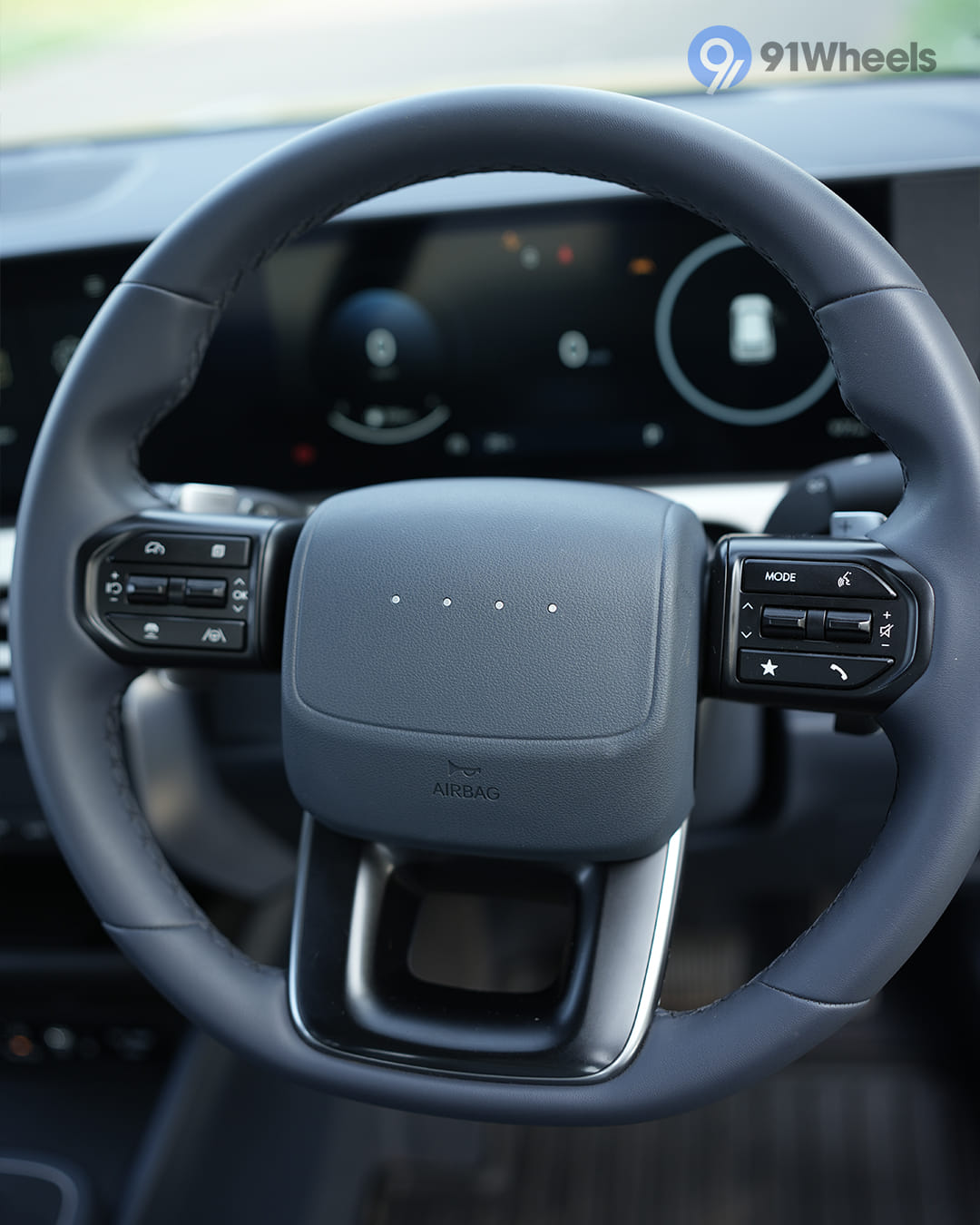 Dashboard & Front Cabin - 4