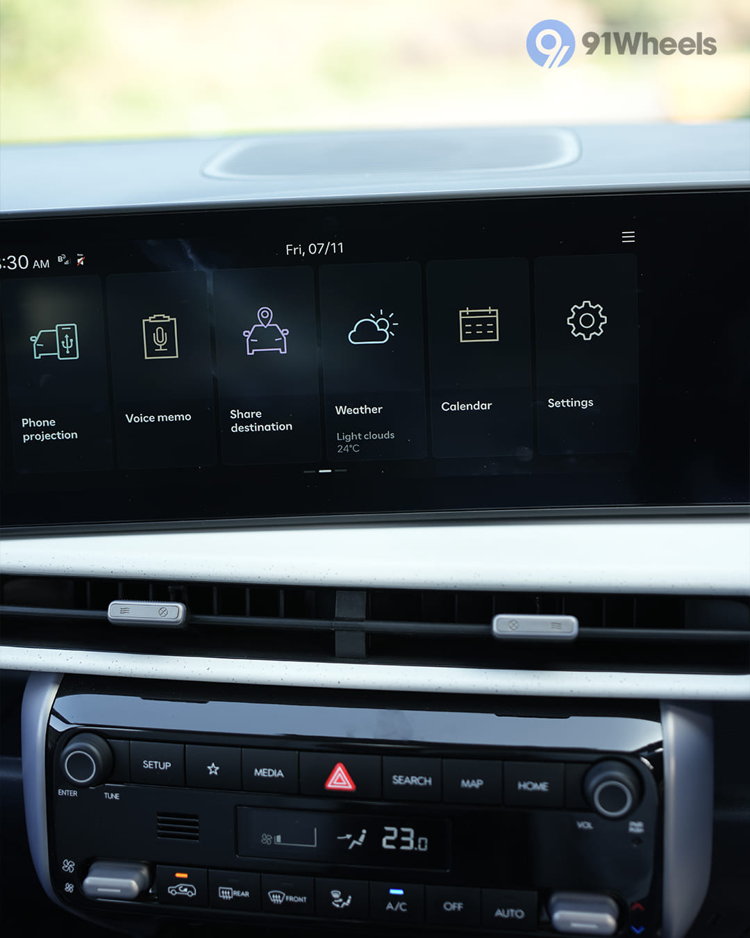 Dashboard & Front Cabin - 8