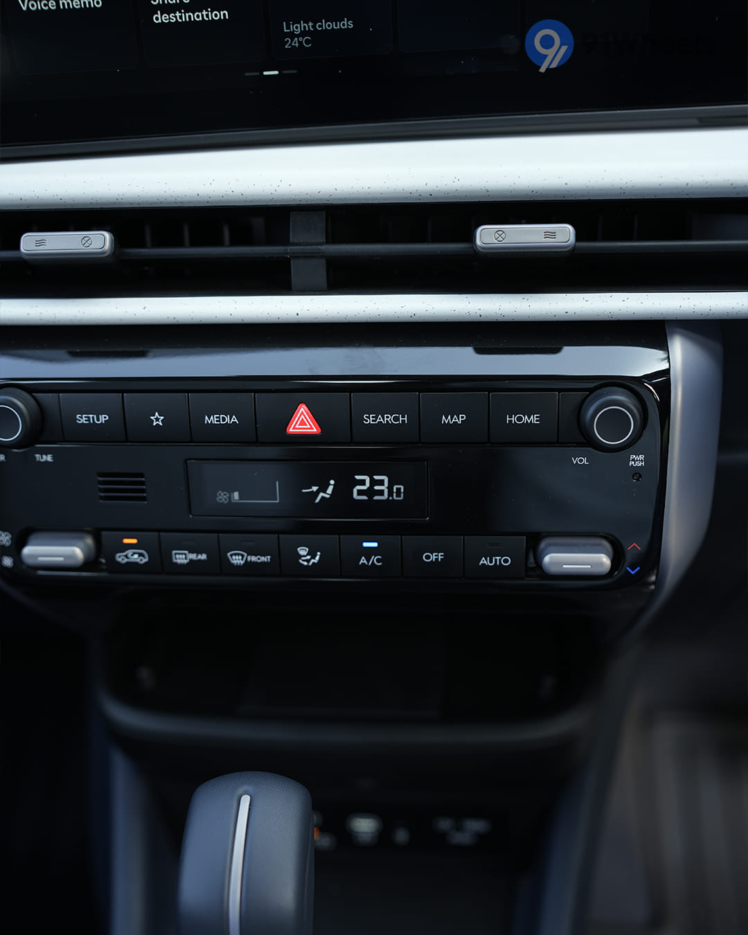 Dashboard & Front Cabin - 9