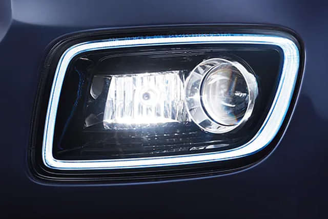 Hyundai Venue Headlight image