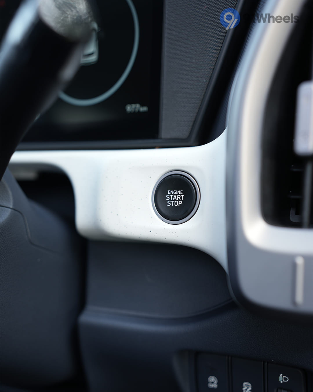 Dashboard & Front Cabin - 11