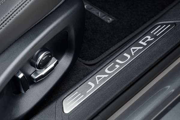 Jaguar XE Front Seat Adjustment image