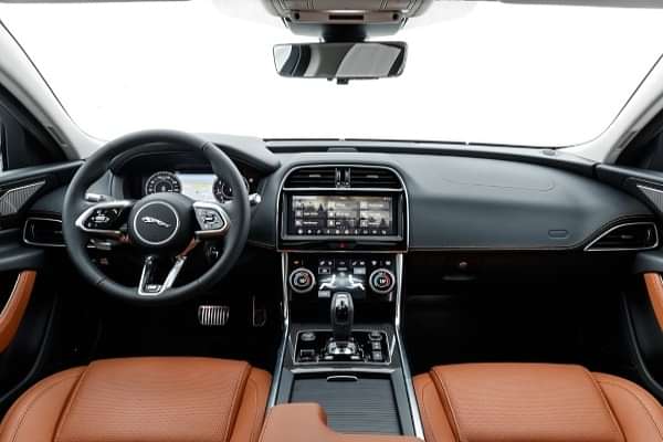 Jaguar XE Air-con Controls image