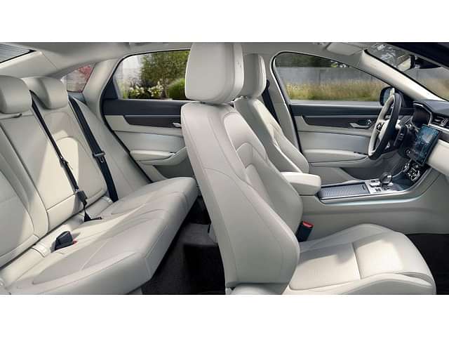 Jaguar XF Front Seat image