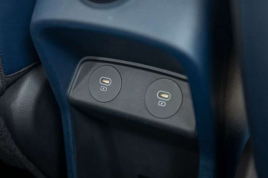 KIA Carens Charging Outlet image