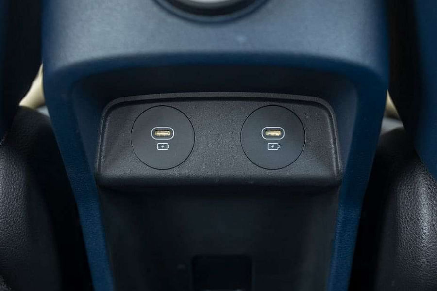 KIA Carens Charging Outlet image