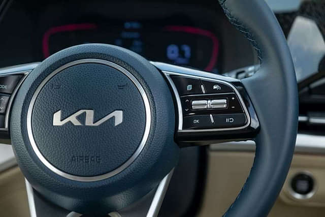 KIA Carens Steering Controls image