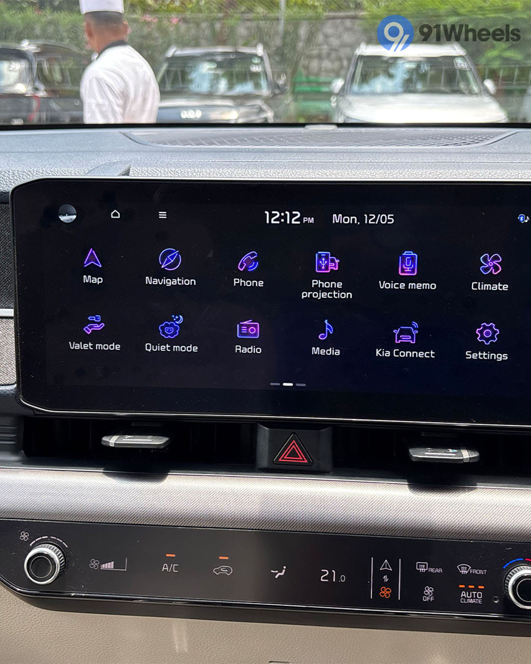 Dashboard & Front Cabin - 6