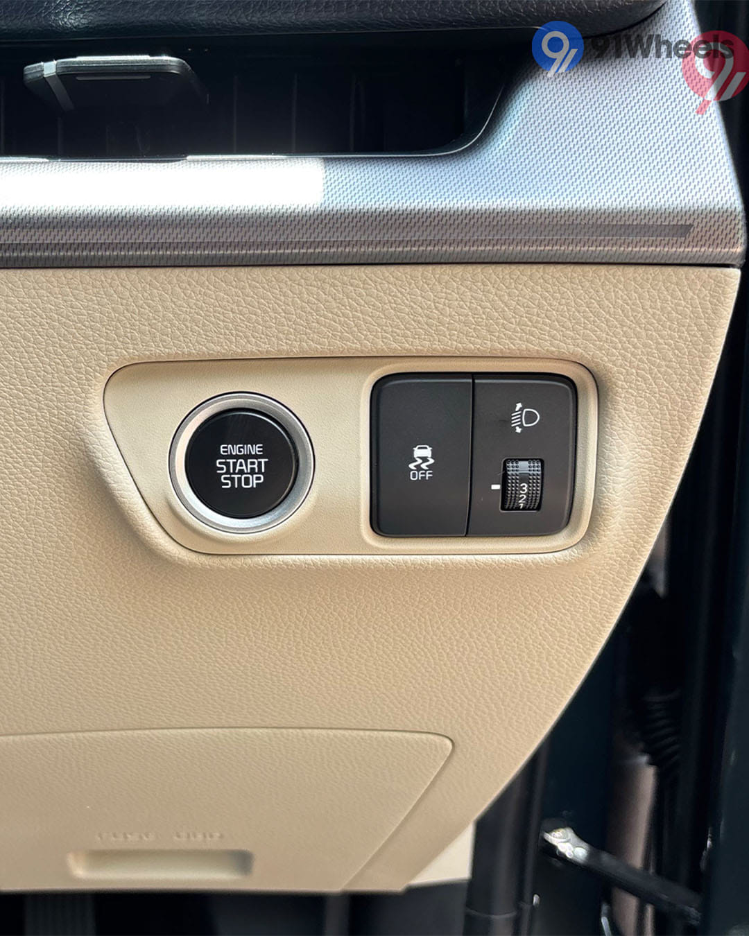 Dashboard & Front Cabin - 1