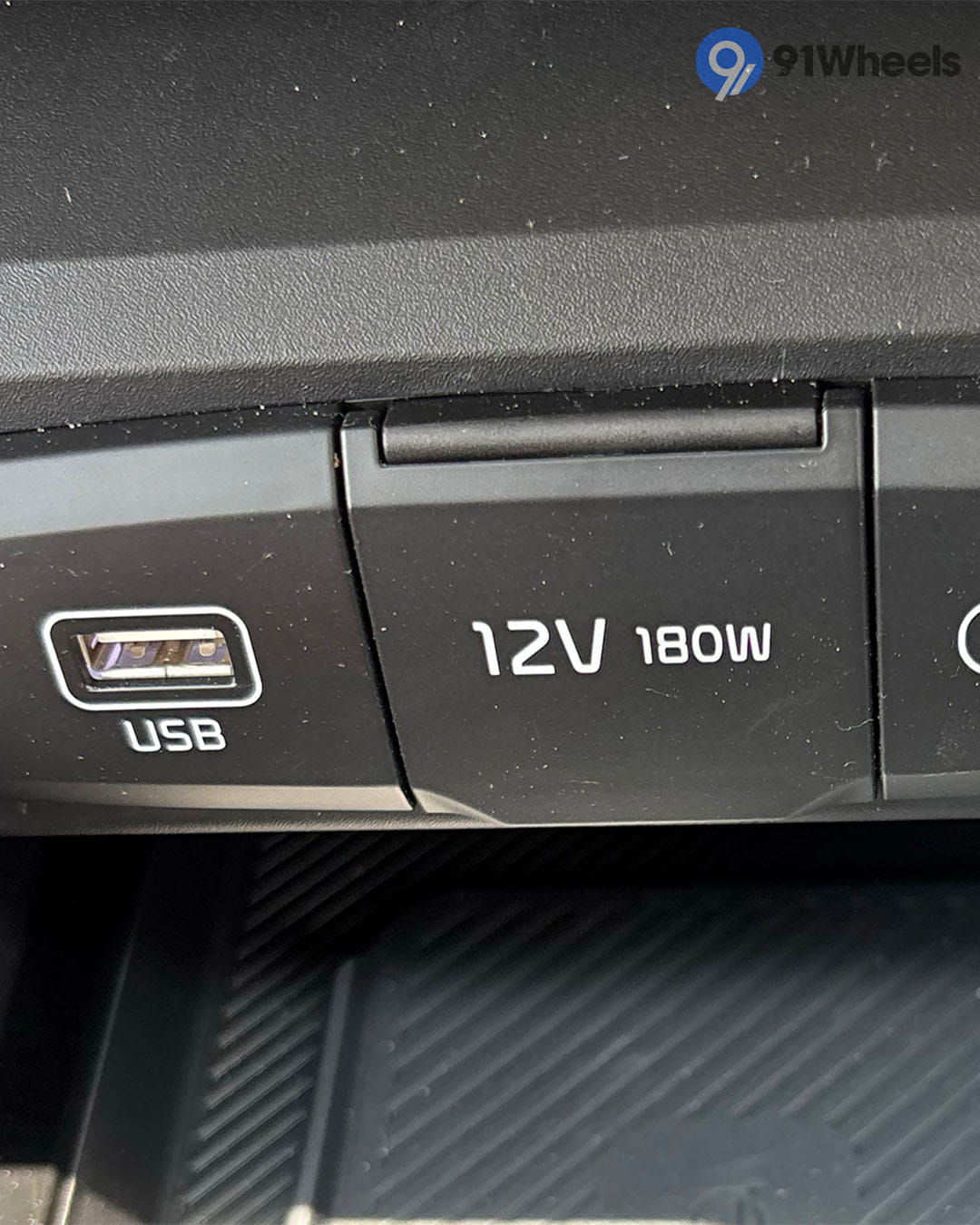 Dashboard & Front Cabin - 5