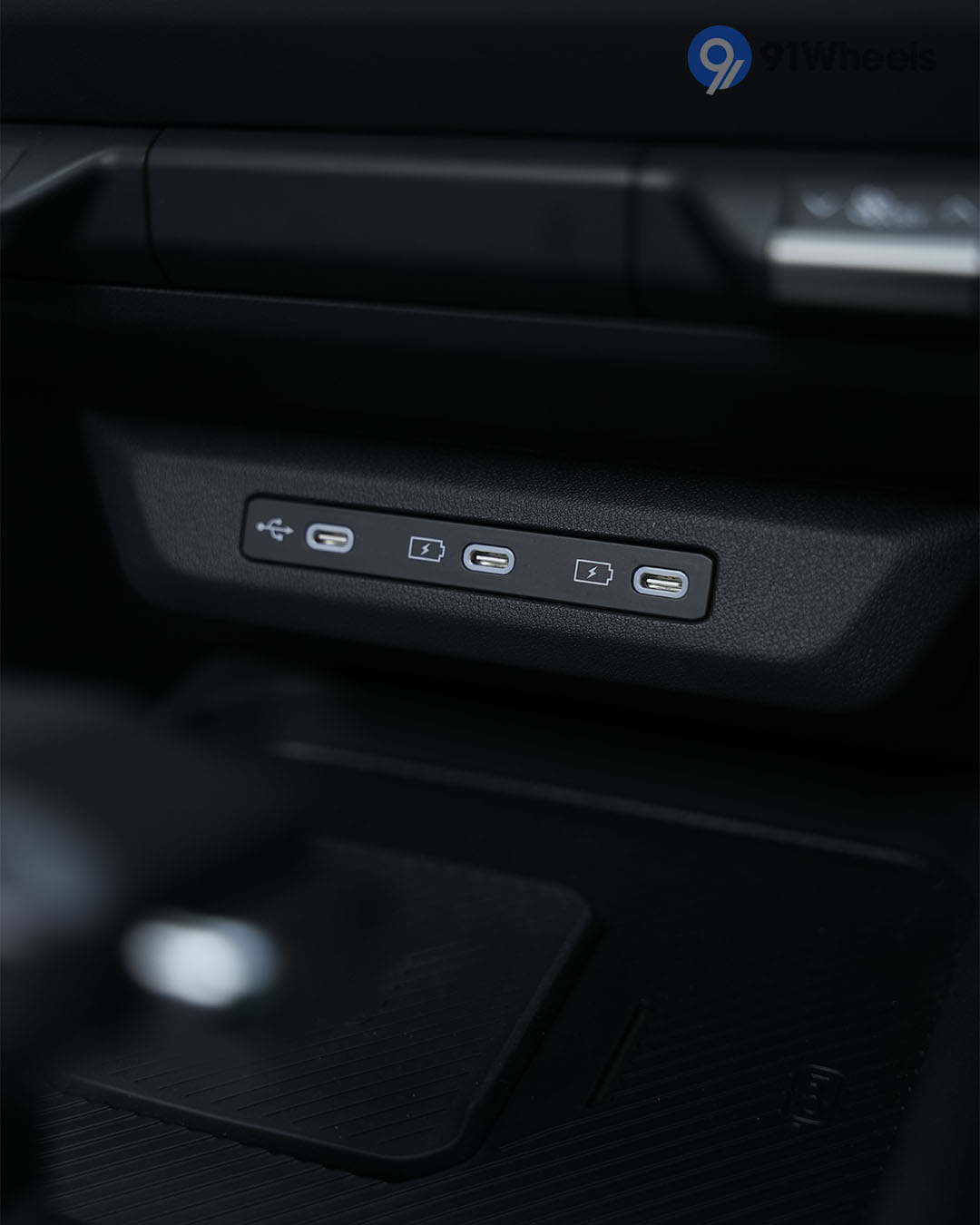 Dashboard & Front Cabin - 3