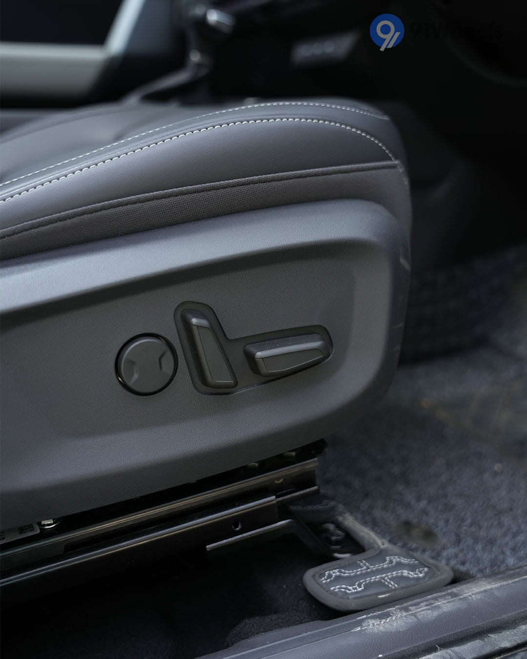 Seats & Cabin Comfort - 8