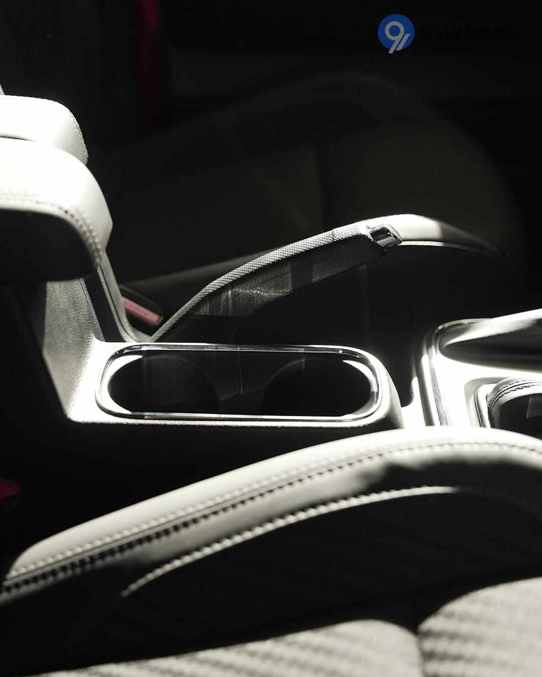 Dashboard & Front Cabin - 12