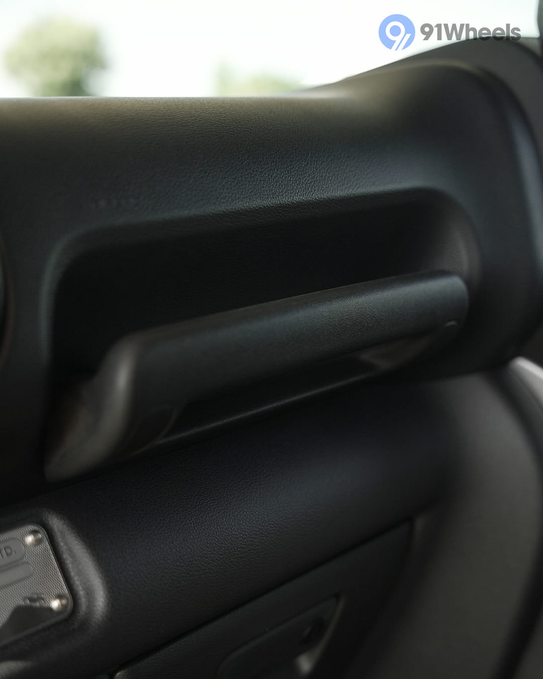 Dashboard & Front Cabin - 7