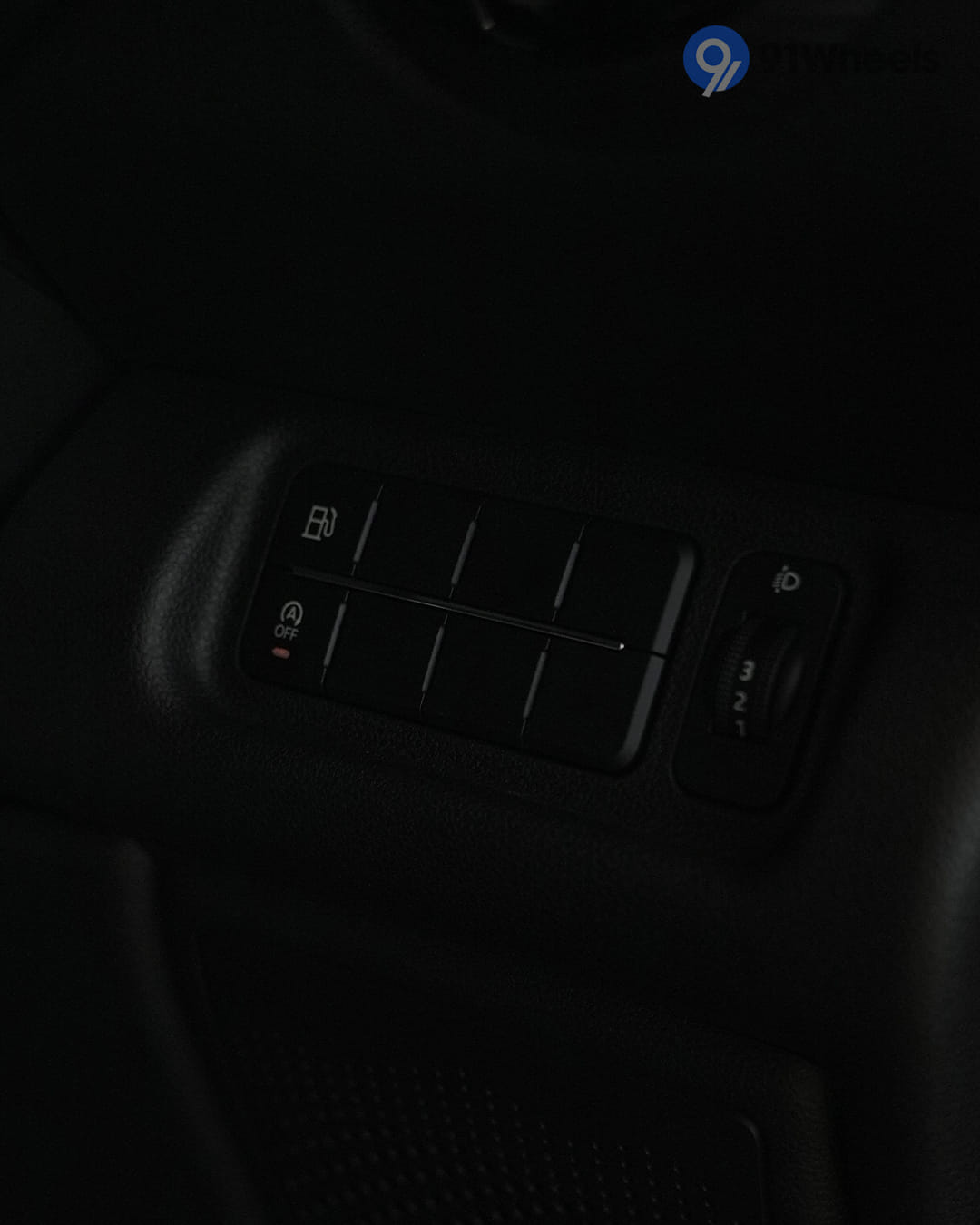 Dashboard & Front Cabin - 1