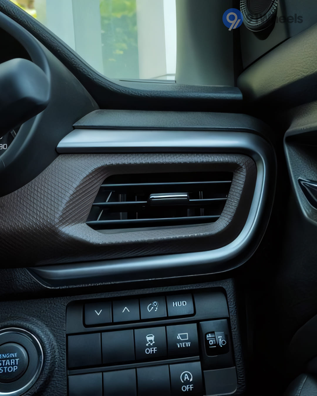 Dashboard & Front Cabin - 4