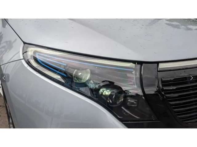 Mercedes-Benz EQC Headlight image