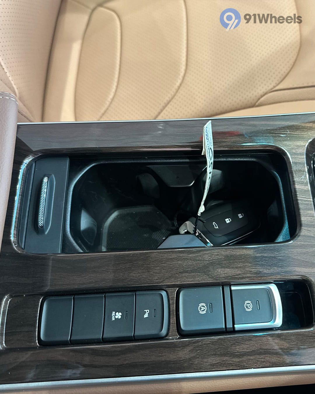 Dashboard & Front Cabin - 7