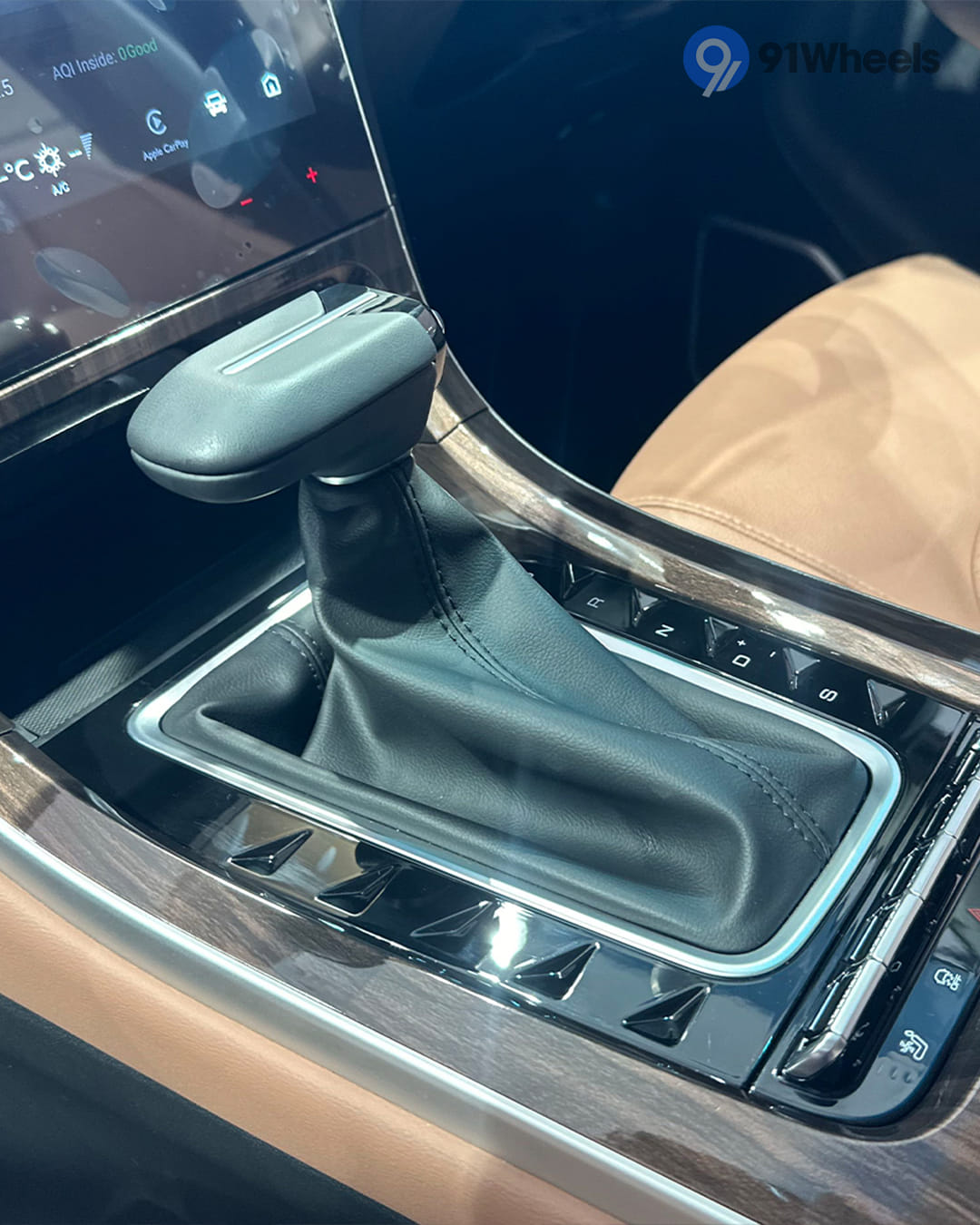 Dashboard & Front Cabin - 8