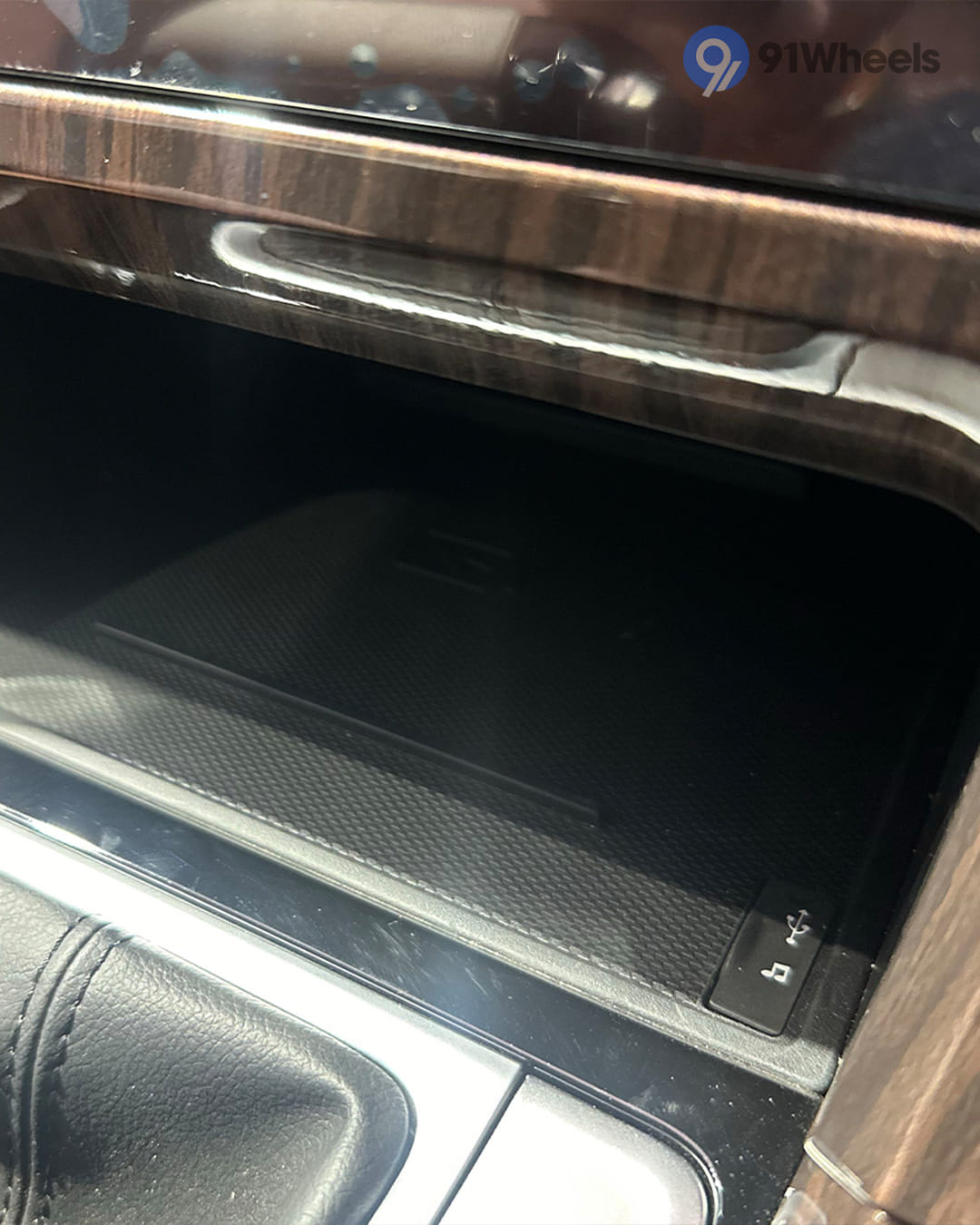 Dashboard & Front Cabin - 5