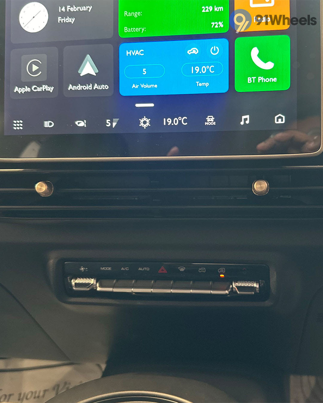 Dashboard & Front Cabin - 6 Dashboard & Front Cabin - 6