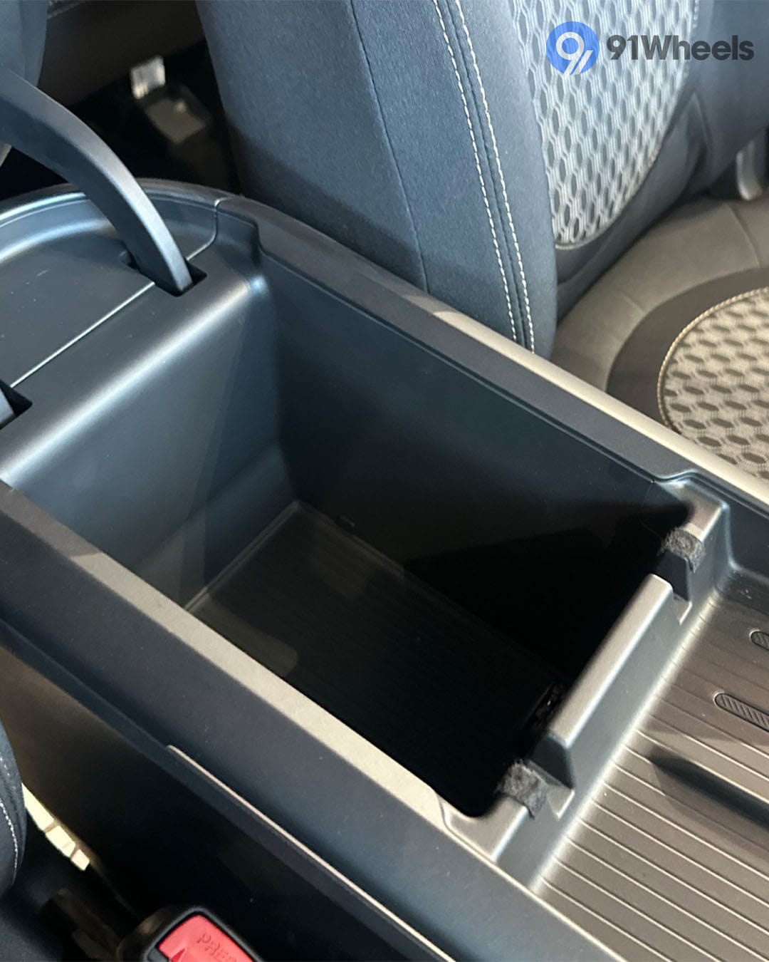 Dashboard & Front Cabin - 7 Dashboard & Front Cabin - 7