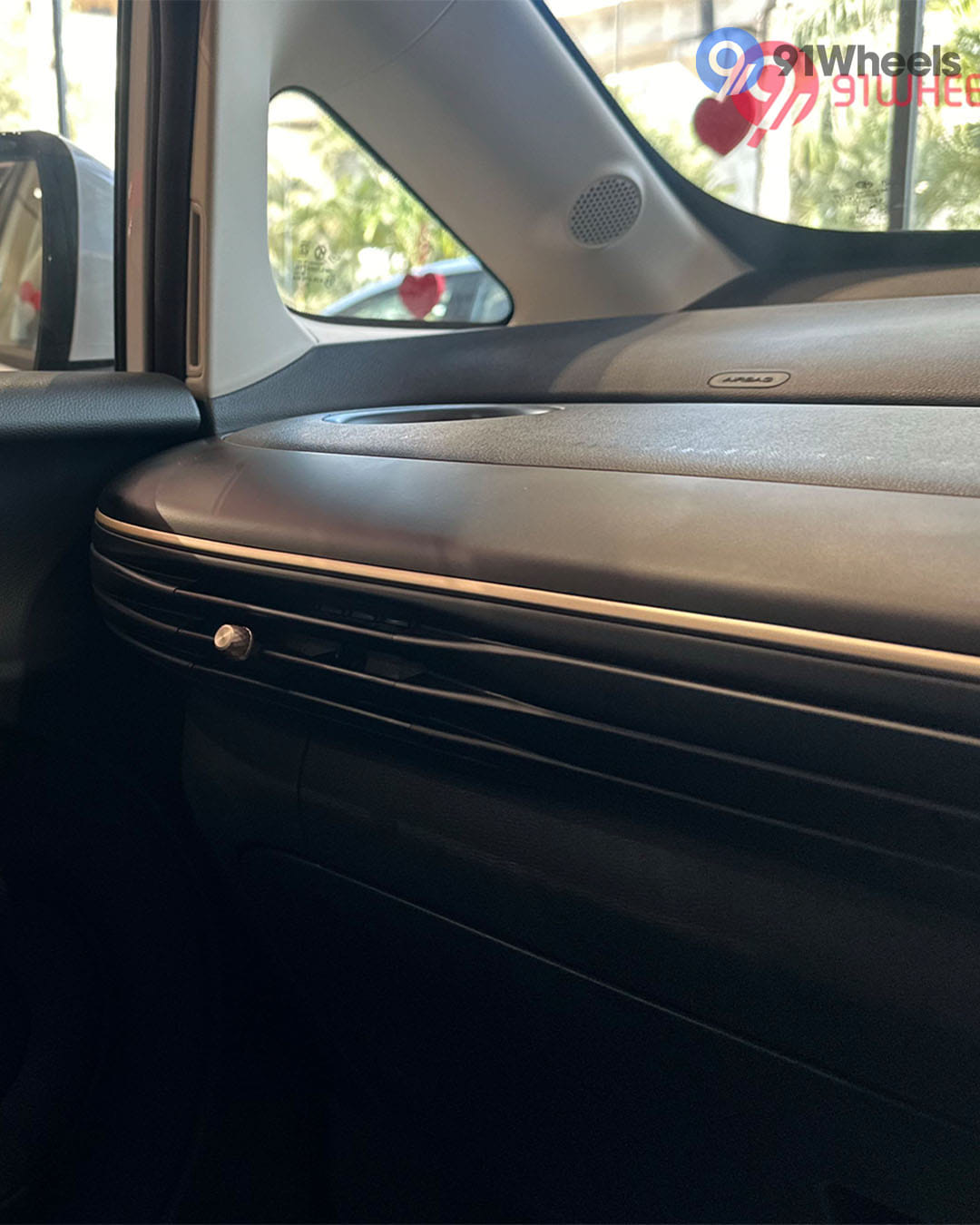 Dashboard & Front Cabin - 4 Dashboard & Front Cabin - 4