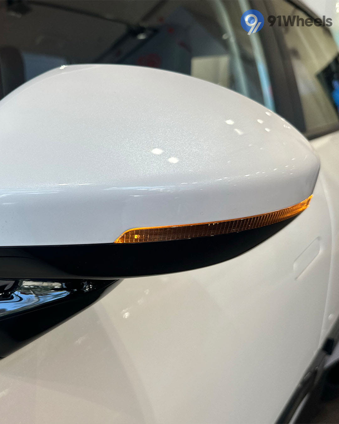 Headlights & Tail-lights - 3 Headlights & Tail-lights - 3