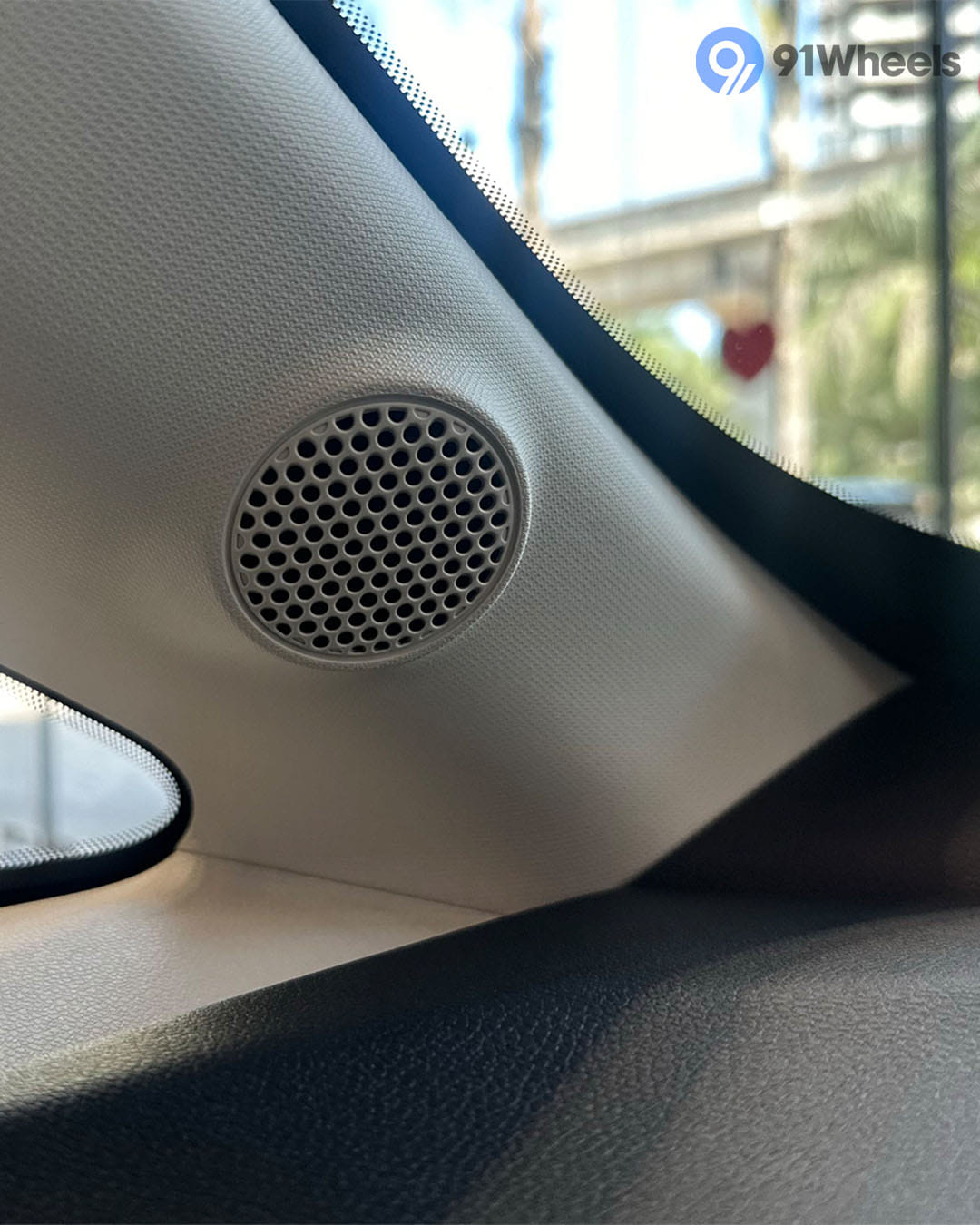 Infotainment & Charging - 3 Infotainment & Charging - 3