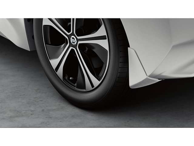 Nissan Leaf car image