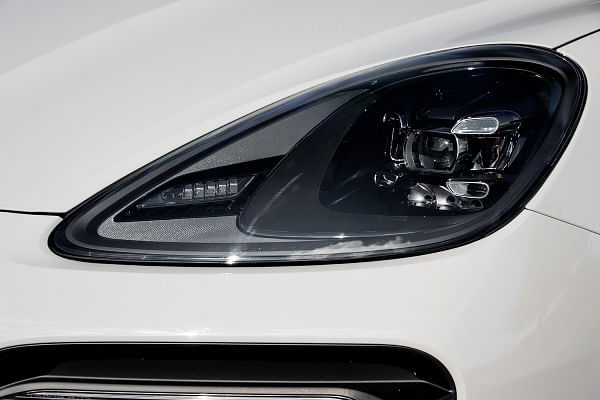 Porsche Cayenne Coupe Headlight image