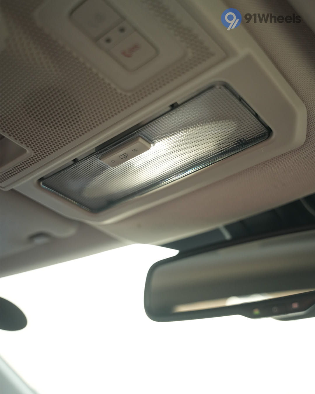 Infotainment & Charging - 3