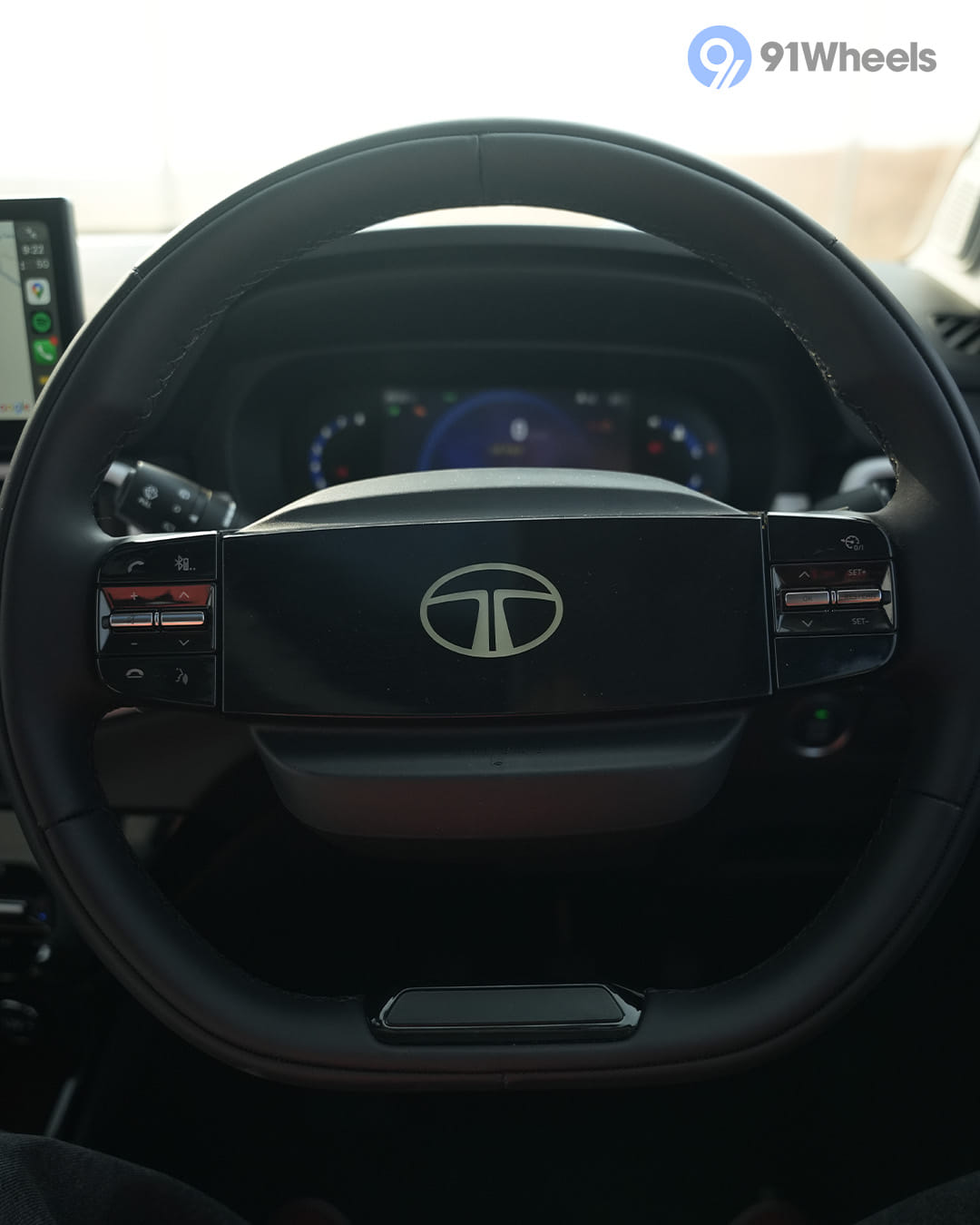 Dashboard & Front Cabin - 4