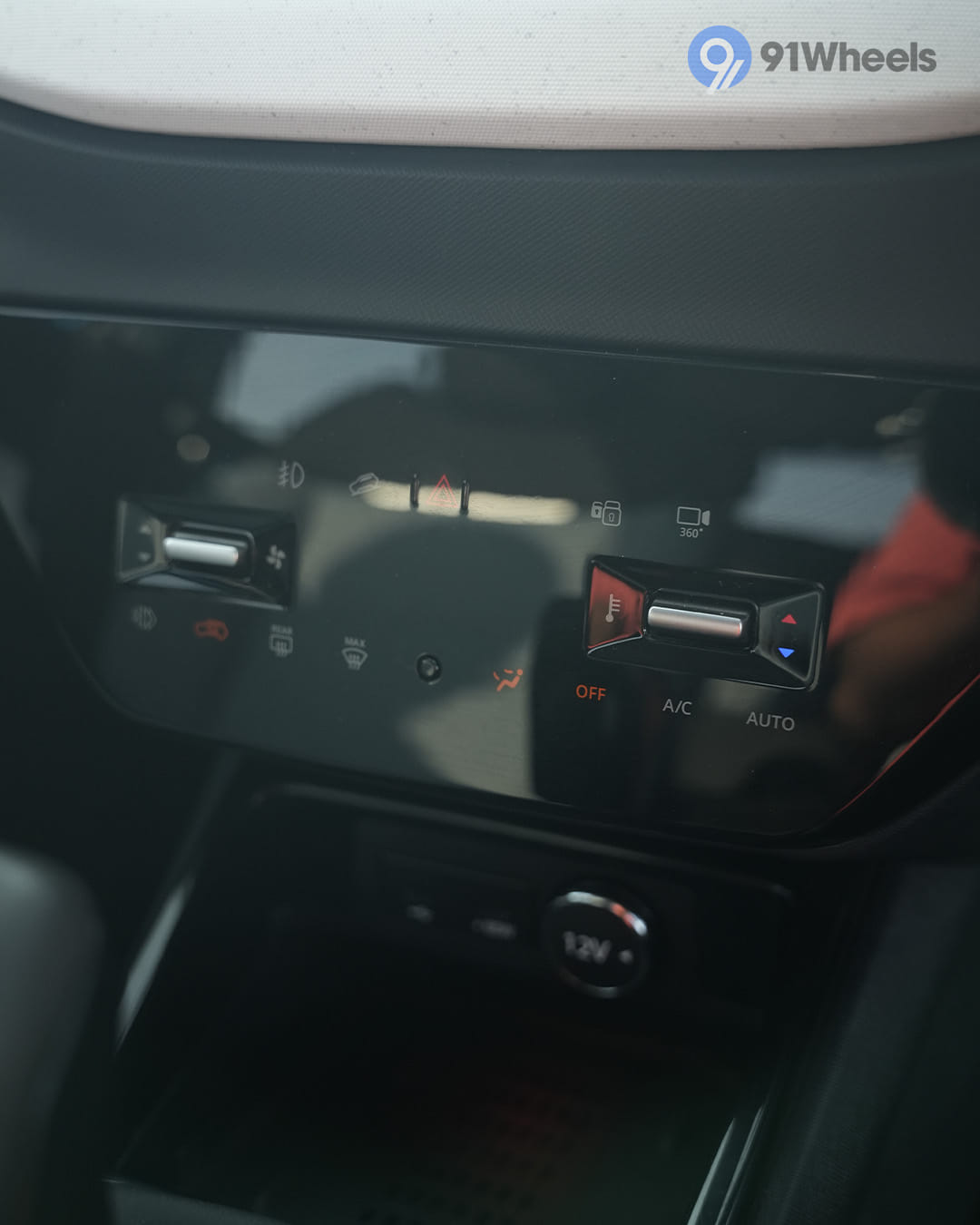 Dashboard & Front Cabin - 11