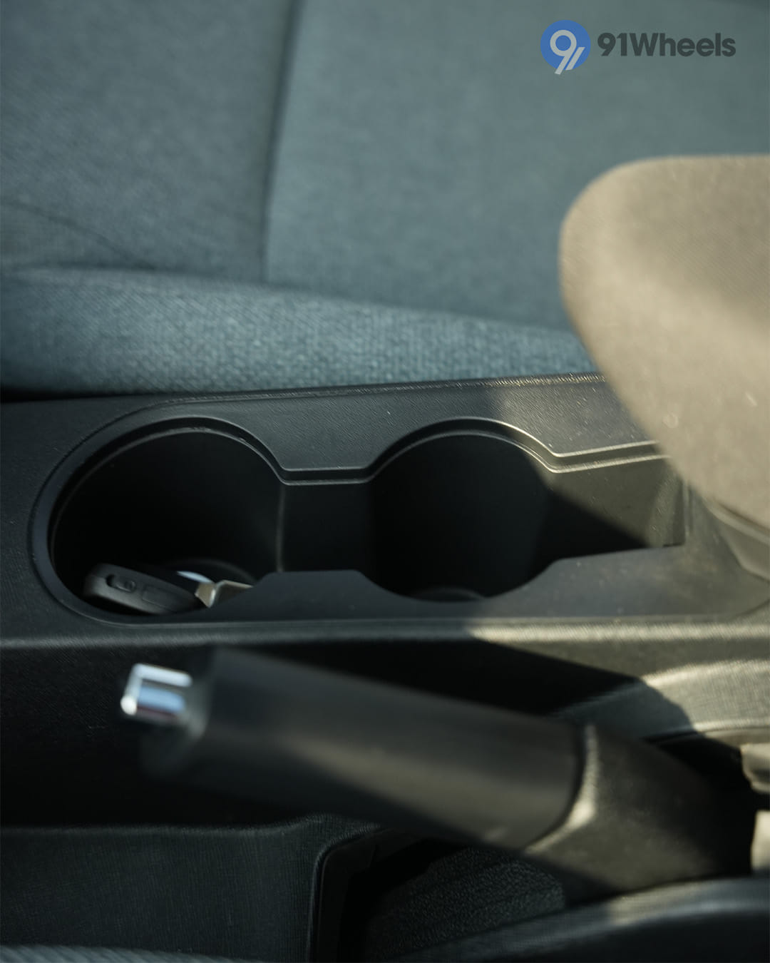 Dashboard & Front Cabin - 12