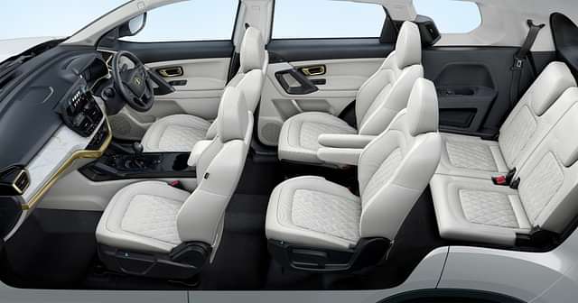Tata Safari Front Seat image