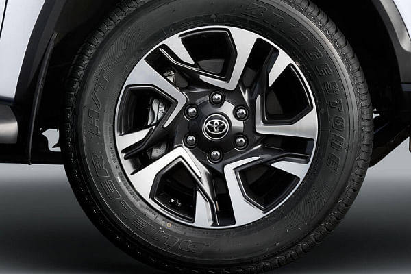 Toyota Fortuner Legender Wheels image