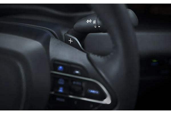 Toyota Innova Hycross Steering Controls image