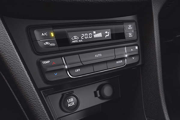 Toyota Urban Cruiser Air-con Controls image