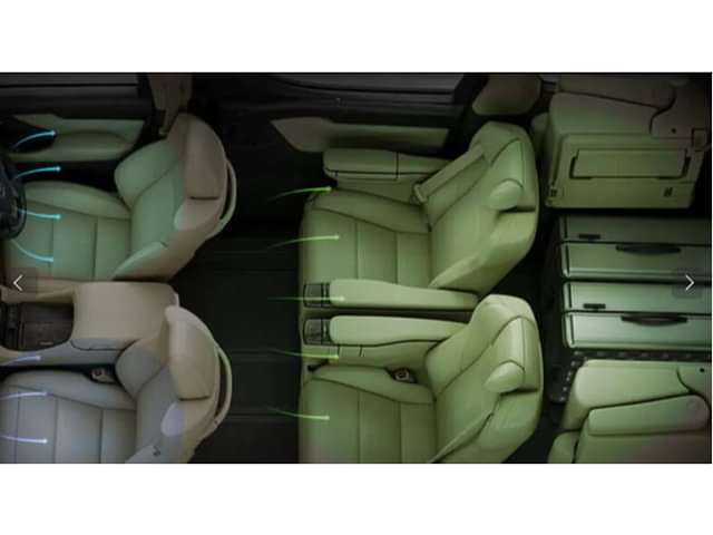 Toyota Vellfire Rear Seat image