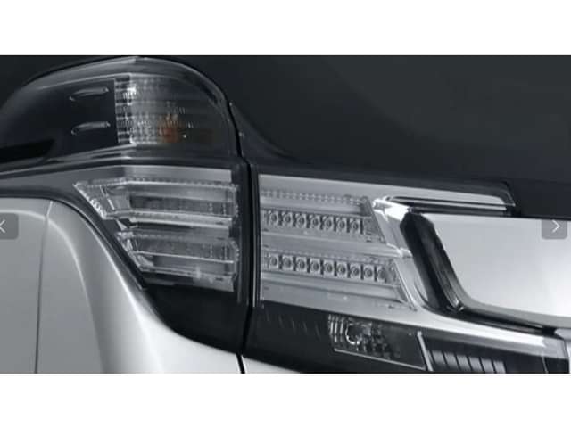 Toyota Vellfire Tail Light image